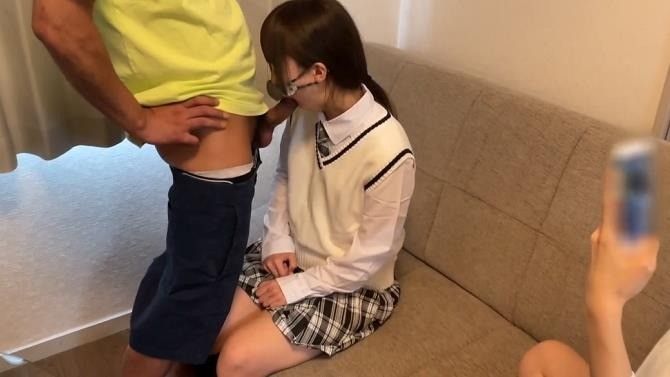 【素人个人拍摄】【3P】【无修正】超级3P·被欺负时会感到兴奋的制服被玩弄，连续无套交尾！！