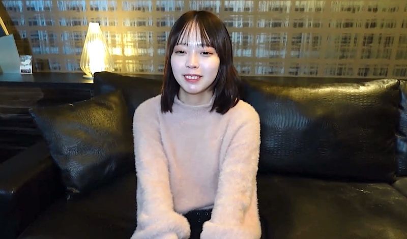【乃〇坂】像方言可爱的西野七濑相似的地方大学生。最强的脸蛋却感度MAX潮吹洪水。安产型的身材忍不住2次种付岚