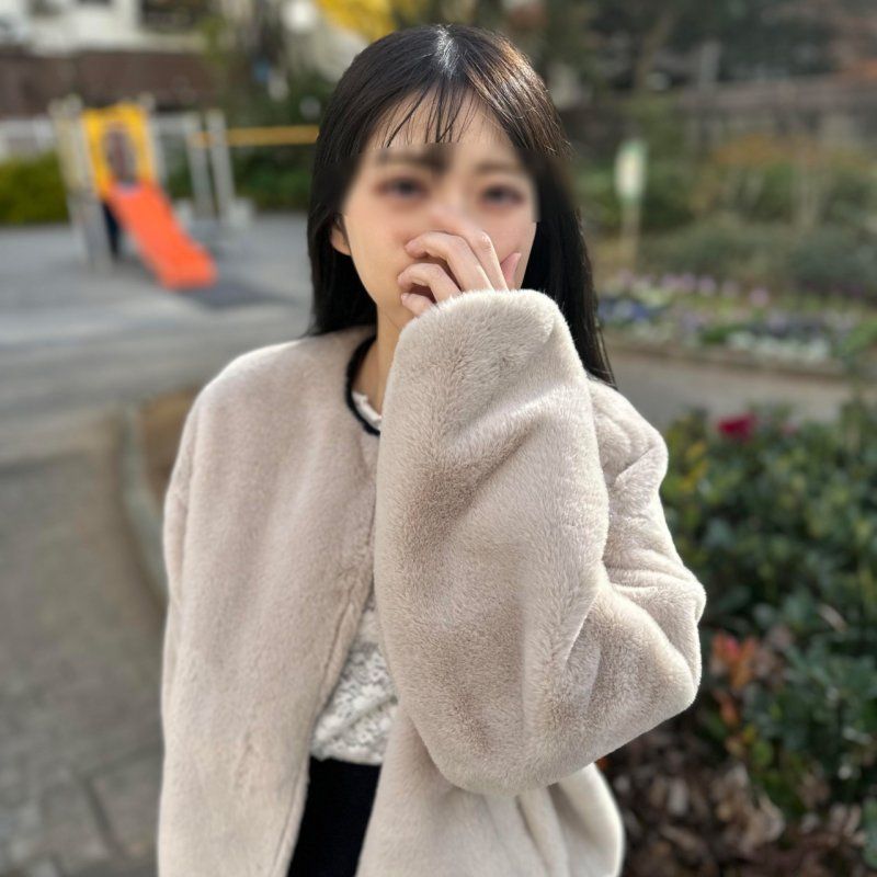 身長148cmの小柄で華奢なOLが「精子ちょーだい♥」と中出し懇願！白い柔肌とスレンダースタイルに激ピストンで狂ったようにイカせまくる映像