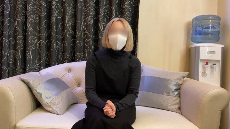 反差很色情的美髮师27岁。久违的鸡巴插入后忘记自我，发出呜咽般的喘息声。