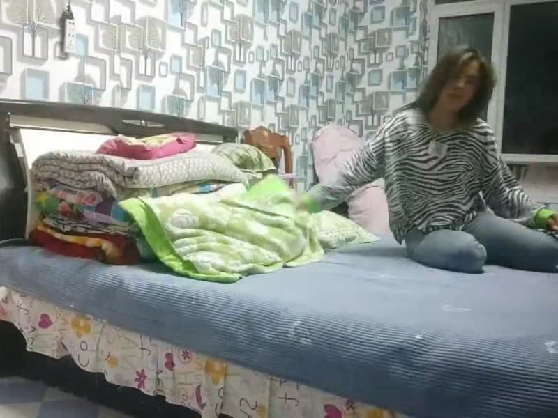 【大内密探探花】再约良家骚女，吃饱喝足再开操，开档黑丝猛扣穴，怼着大屁股尽情输出