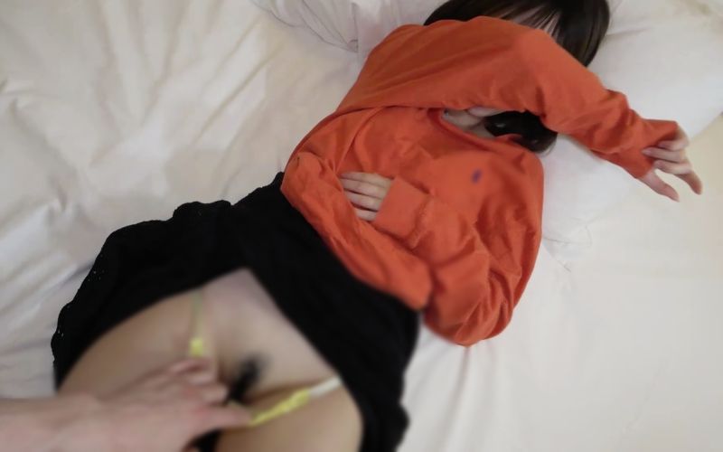 土话浓重的土生土长的土妞，带着“S萌”天使的笑容，带着孩子气，有种做错事的感觉