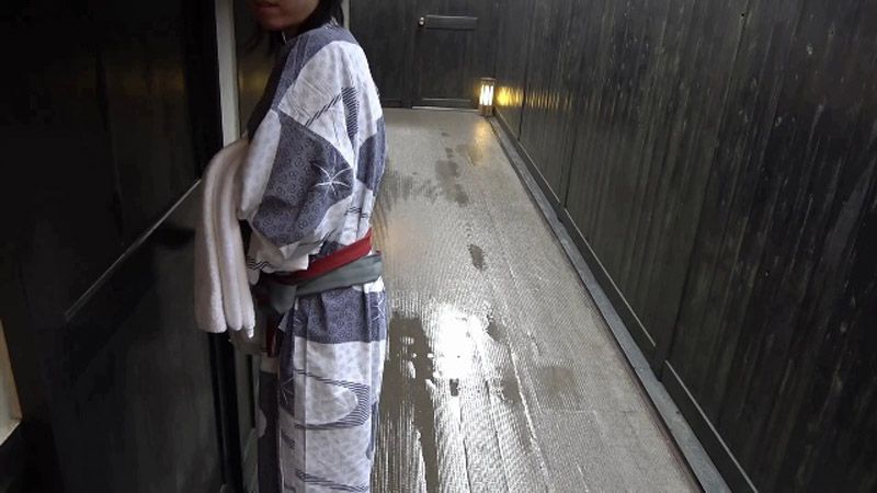 １８歳年下の若妻と不倫温泉旅行！貸し切り露天風呂で野外フェラしてもらっちゃった！温泉に入ったままぶっかけ～